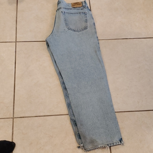 Old Navy blue jeans 32x30. - Picture 2 of 3